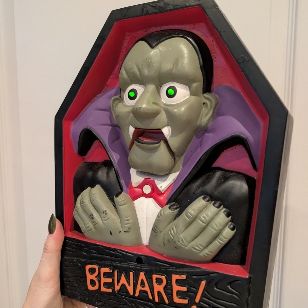 Beware Vampire Wall Decor Vintage Halloween Sings And Mouth Moves - Picture 2 of 7